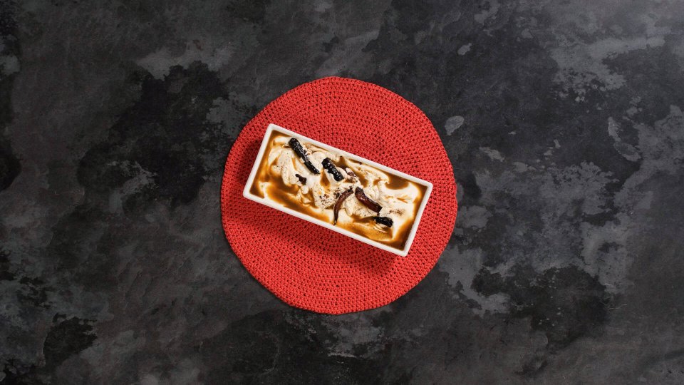 Acı Biberli Süzme Yoğurtlu Atom Tarifi