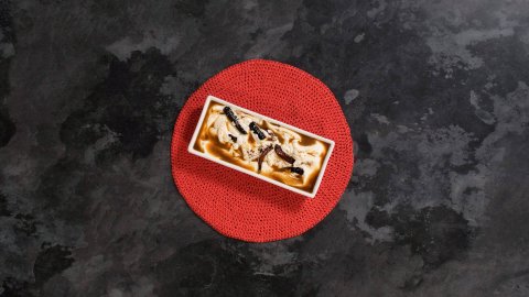 Acı Biberli Süzme Yoğurtlu Atom Tarifi