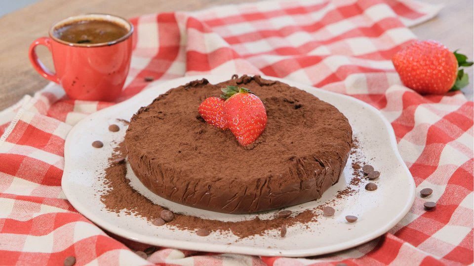 Muzlu ve Çikolatalı Yumuşak Pasta Tarifi