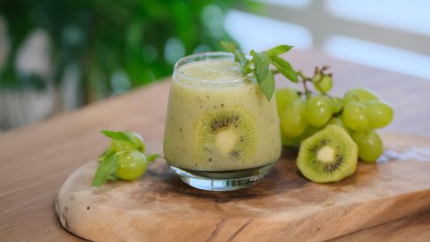 Üzümlü ve Kivili Smoothie Nasıl Yapılır?