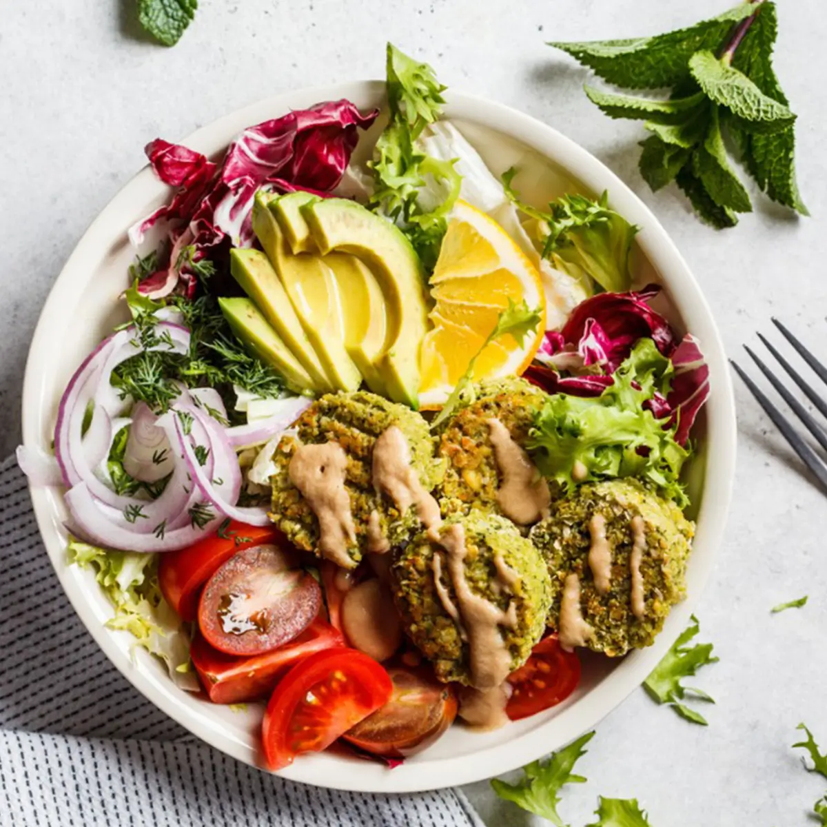 Falafelli Salata Tarifi