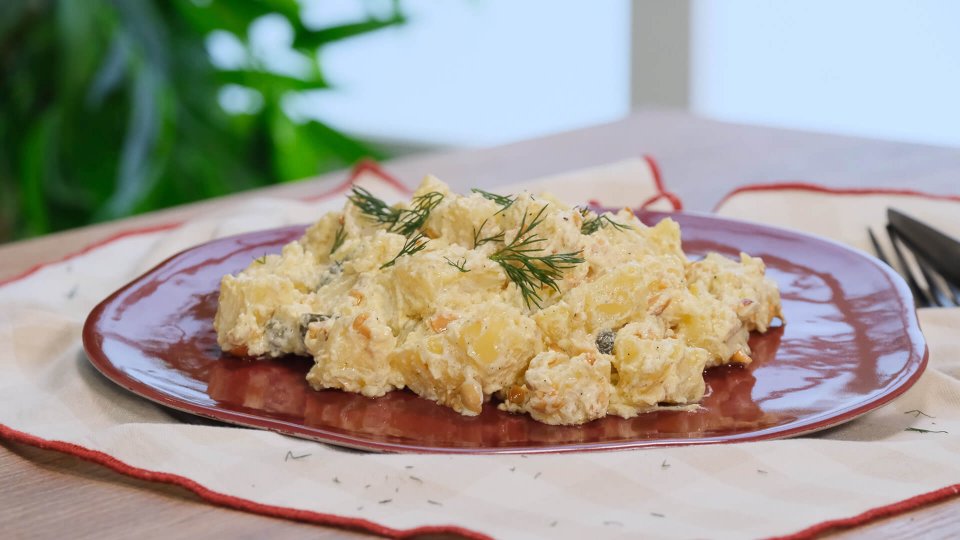 Süzme Yoğurt Ve Hardallı Patates Salatası Tarifi