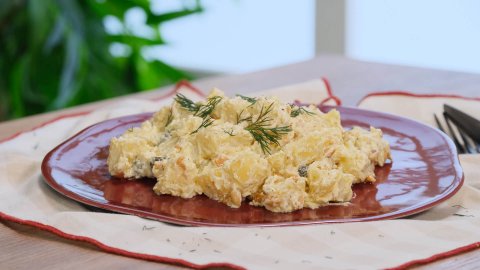Süzme Yoğurt Ve Hardallı Patates Salatası Tarifi