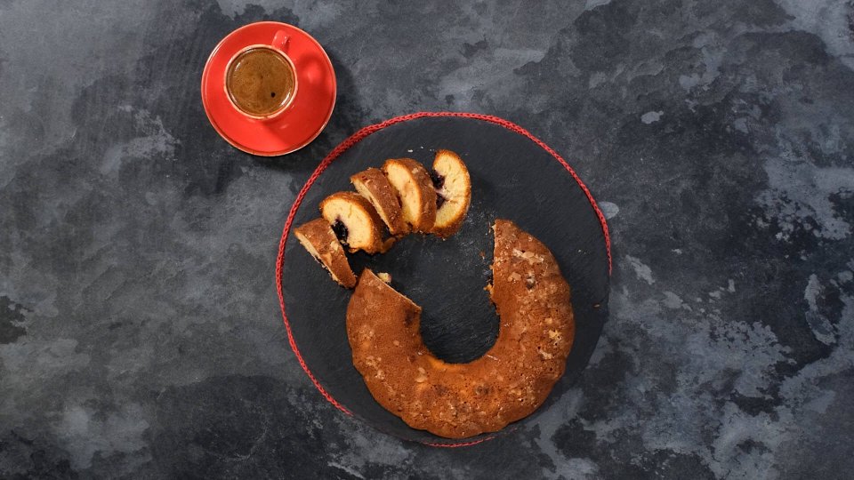 Bademli Vişneli Kek Tarifi