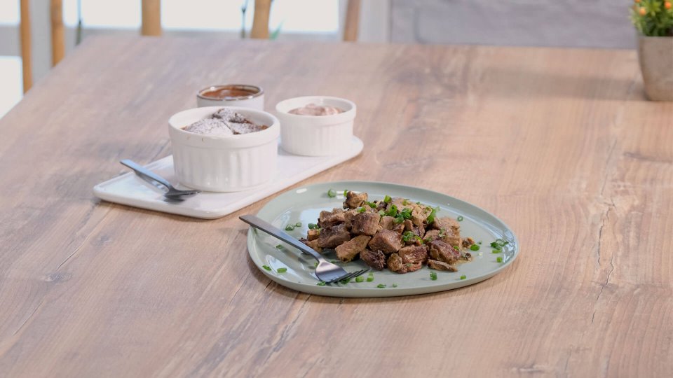 Mantarlı Bonfile Sote Yanında Çikolatalı Sufle Tarifi