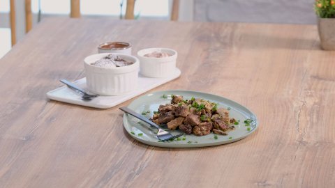 Mantarlı Bonfile Sote Yanında Çikolatalı Sufle Tarifi