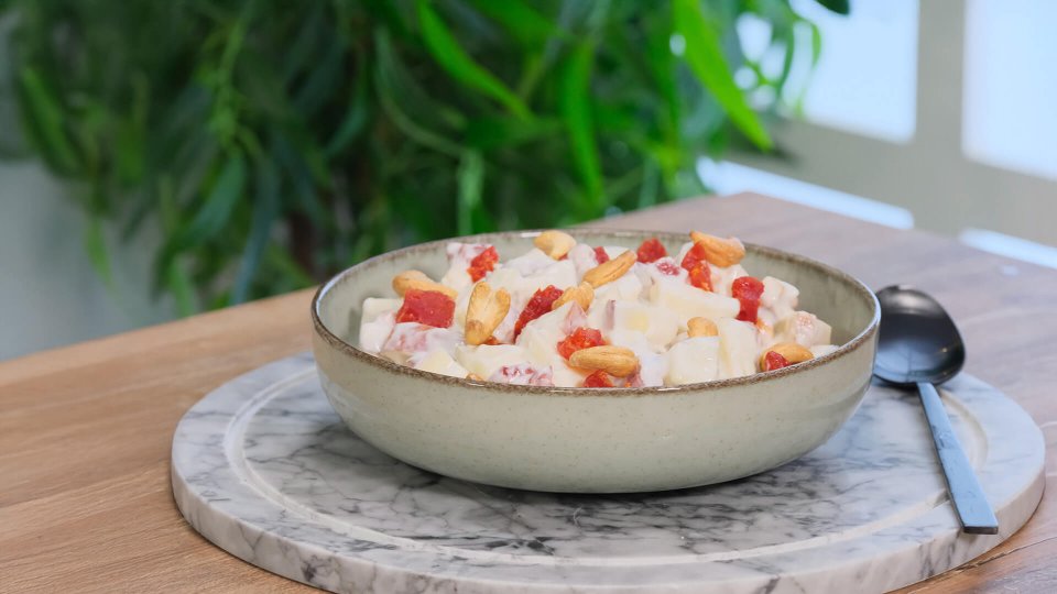 Yoğurtlu Meyve Salatası Tarifi