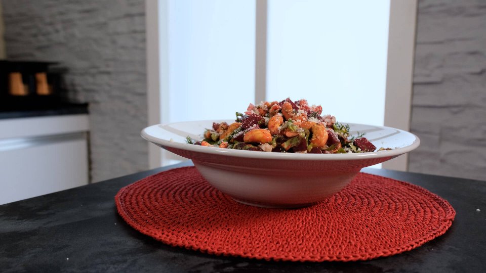 Fırında Kaju Ve Pancar Salatası Tarifi