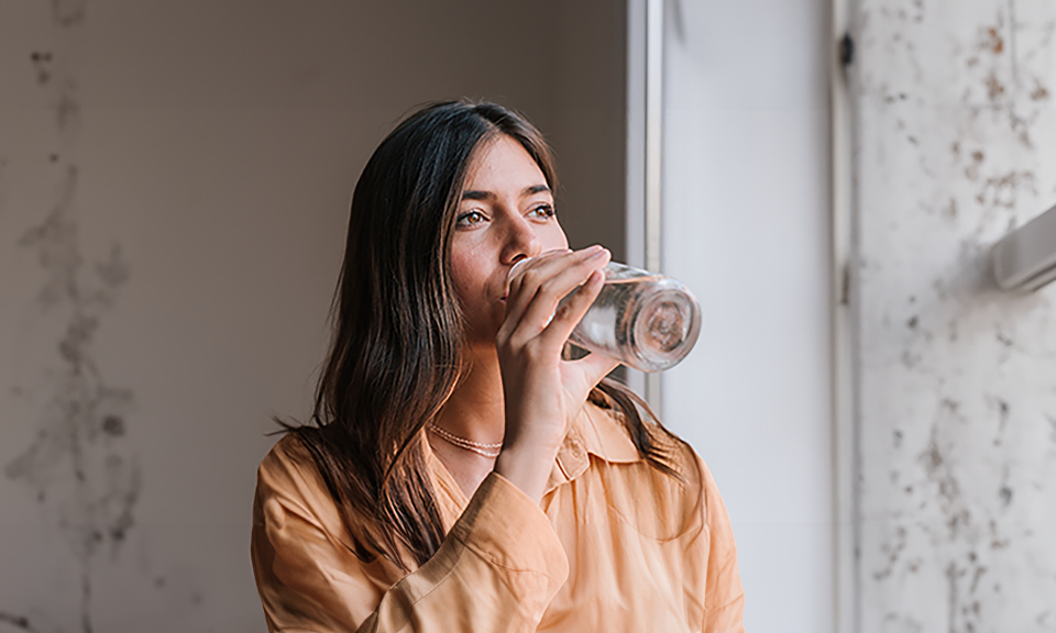 Yüksek Su Tüketimi Uyarı Niteliğinde: Çok Su İçmenin Nedenleri