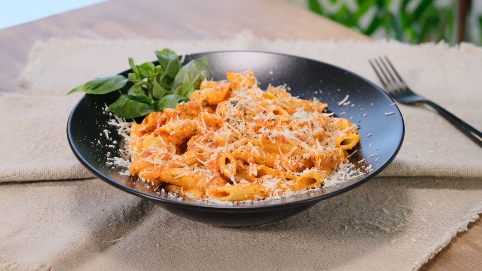 Kaparili Domates Soslu Makarna Tarifi