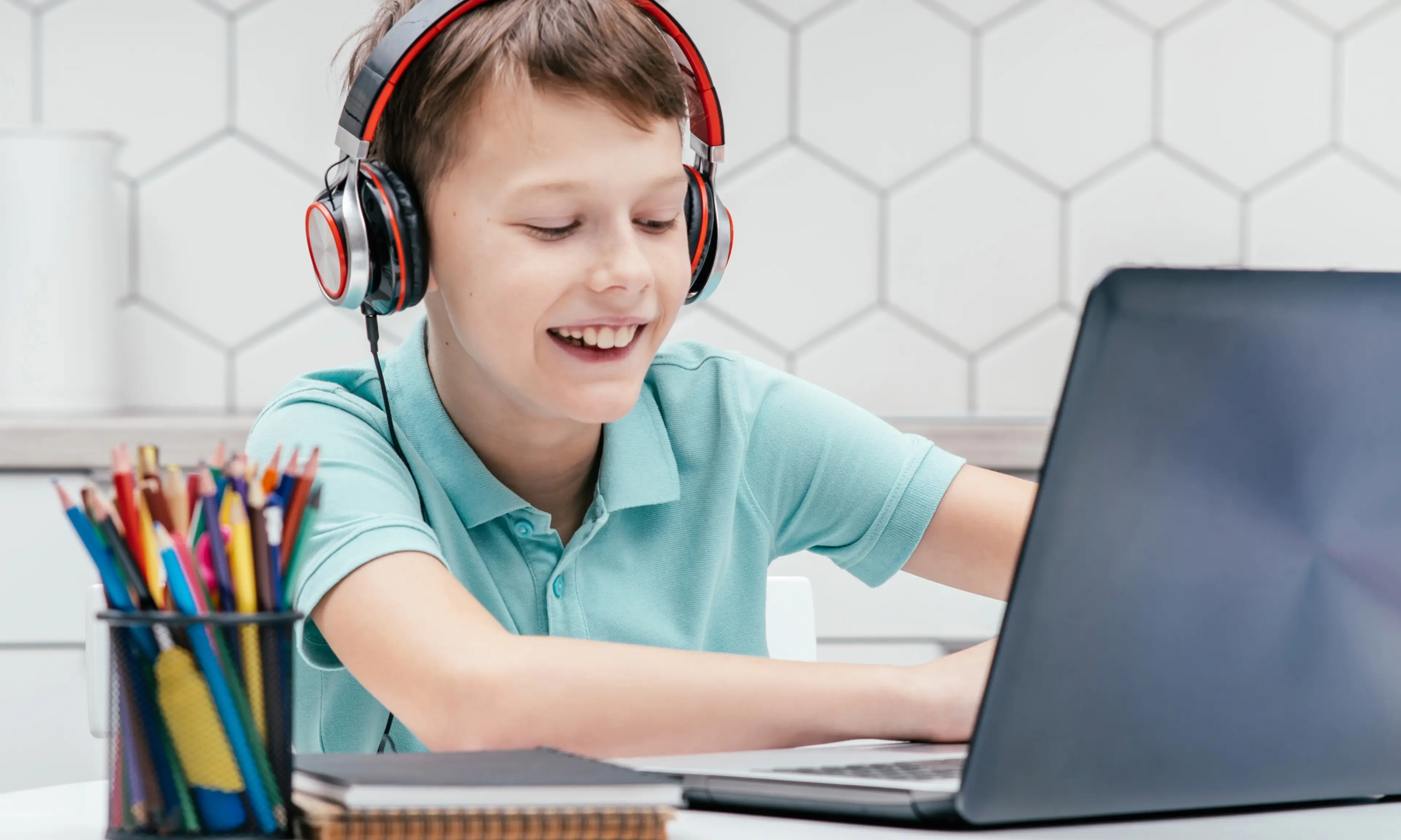 Okul Başarısına Destek: Teknolojiyle Evde Verimli Çalışma