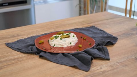 Süzme Yoğurtlu Tarhana Mezesi Tarifi