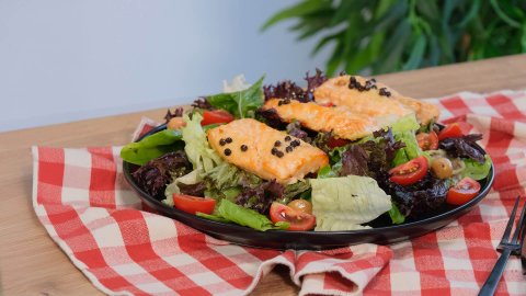 Izgara Somonlu Salata Tarifi