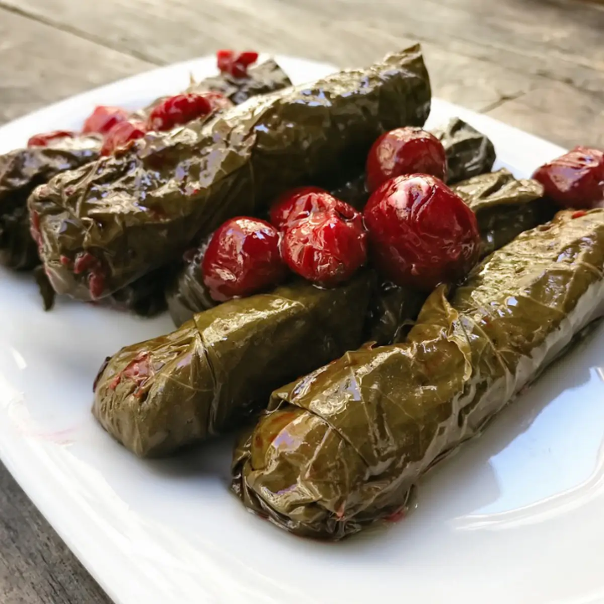 Vişneli Yaprak Sarma Tarifi