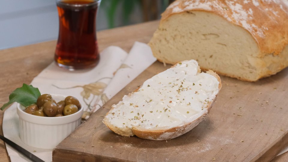 Zeytinyağlı Ekmek Nasıl Yapılır?