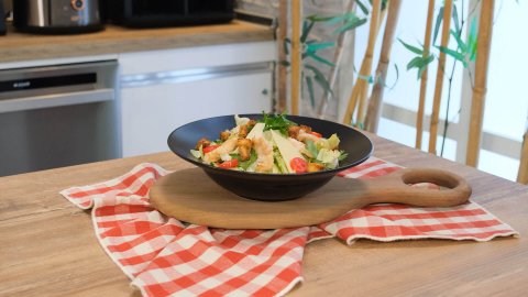 Tavuklu Sezar Salata ve Baharatlı Kruton Tarifi