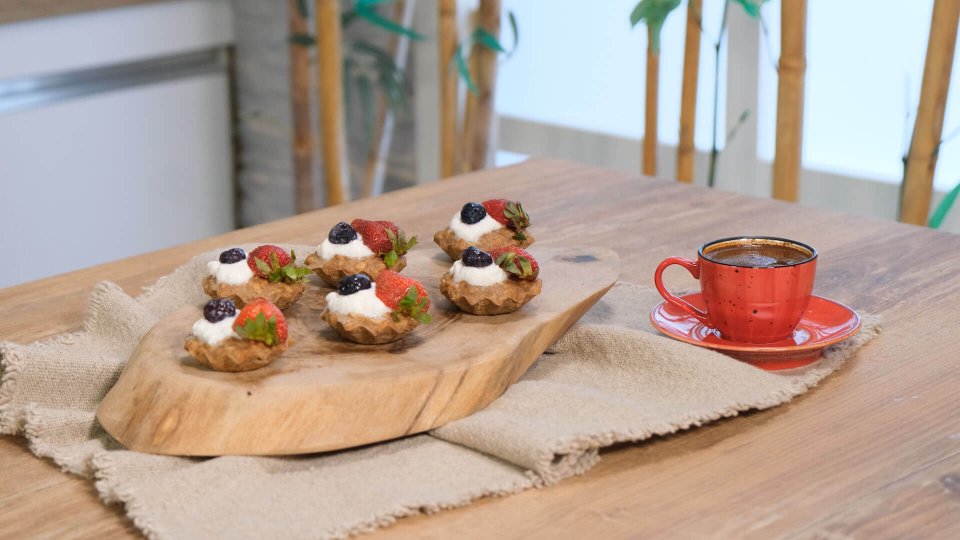 Yoğurt Dolgulu Yulaflı Tartolet Tarifi