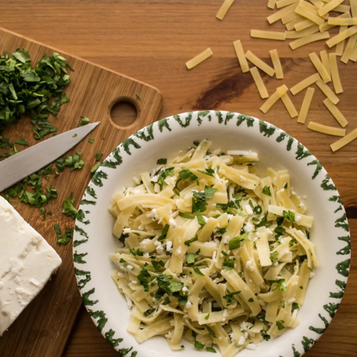 Peynirli Ve Maydonozlu Erişte