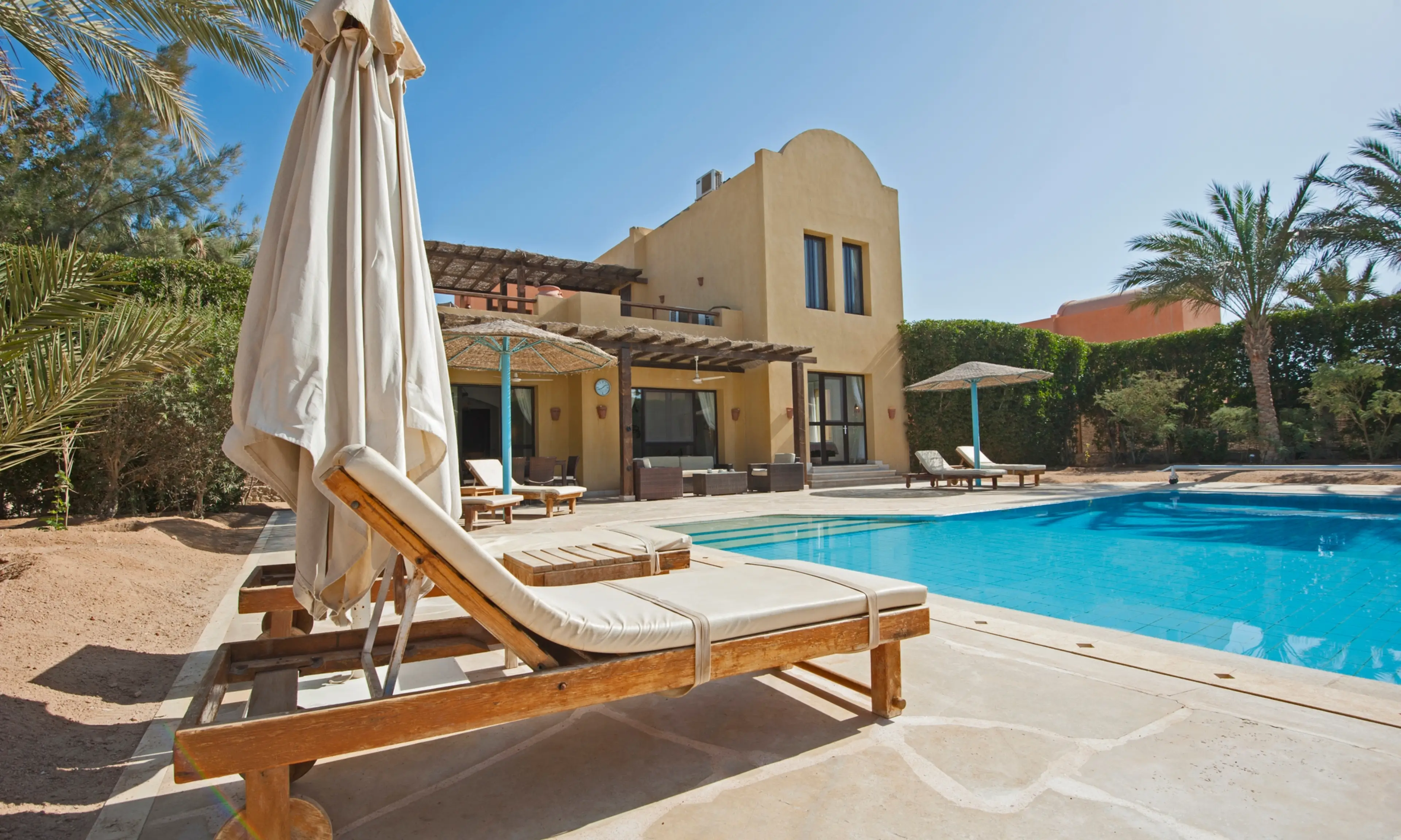 Tatil Havasında Konfor: Yazlık Evler İçin Pratik Yardımcılar