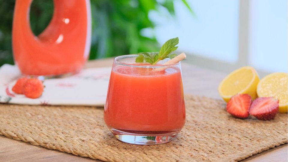 Çilekli Limonata Nasıl Yapılır?