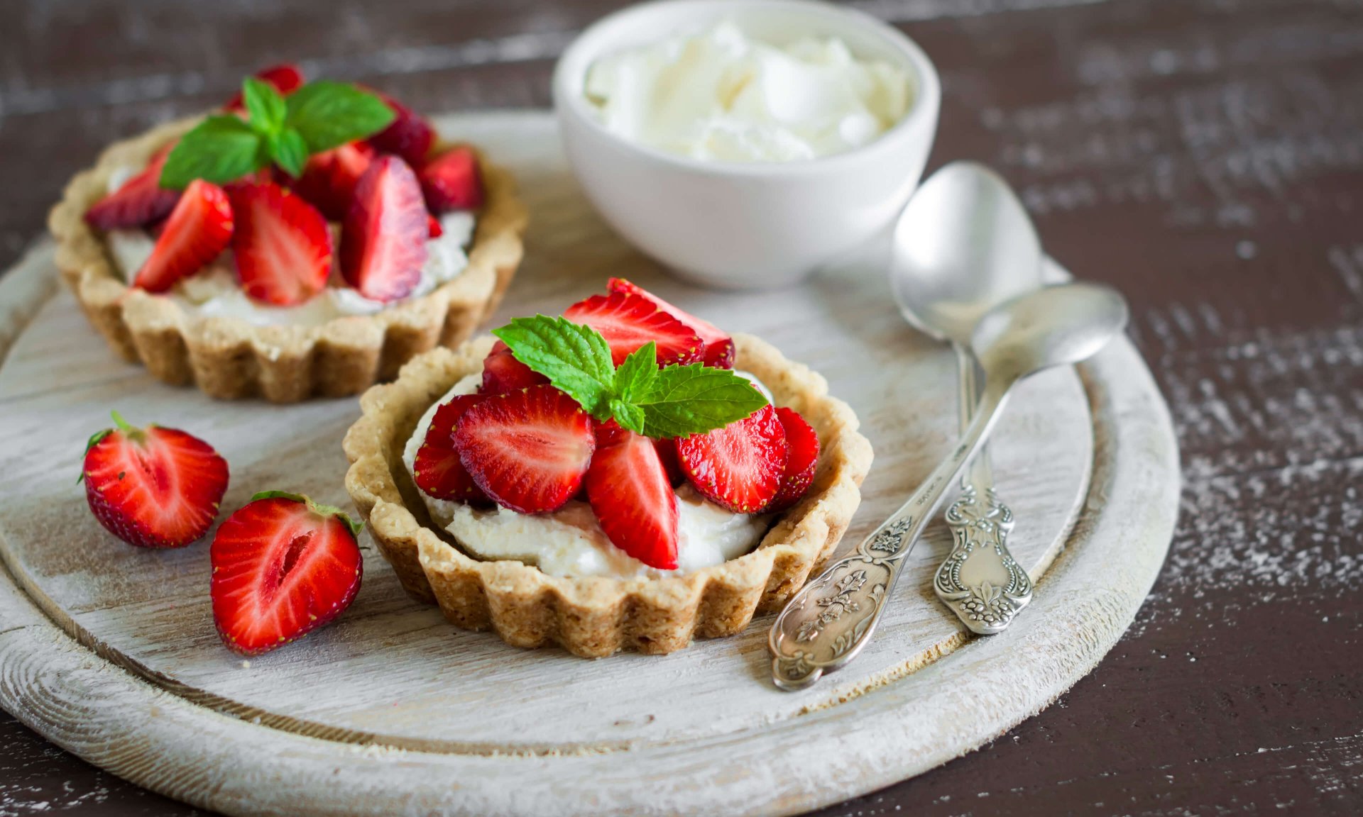 Çilekli Mini Tart Tarifi