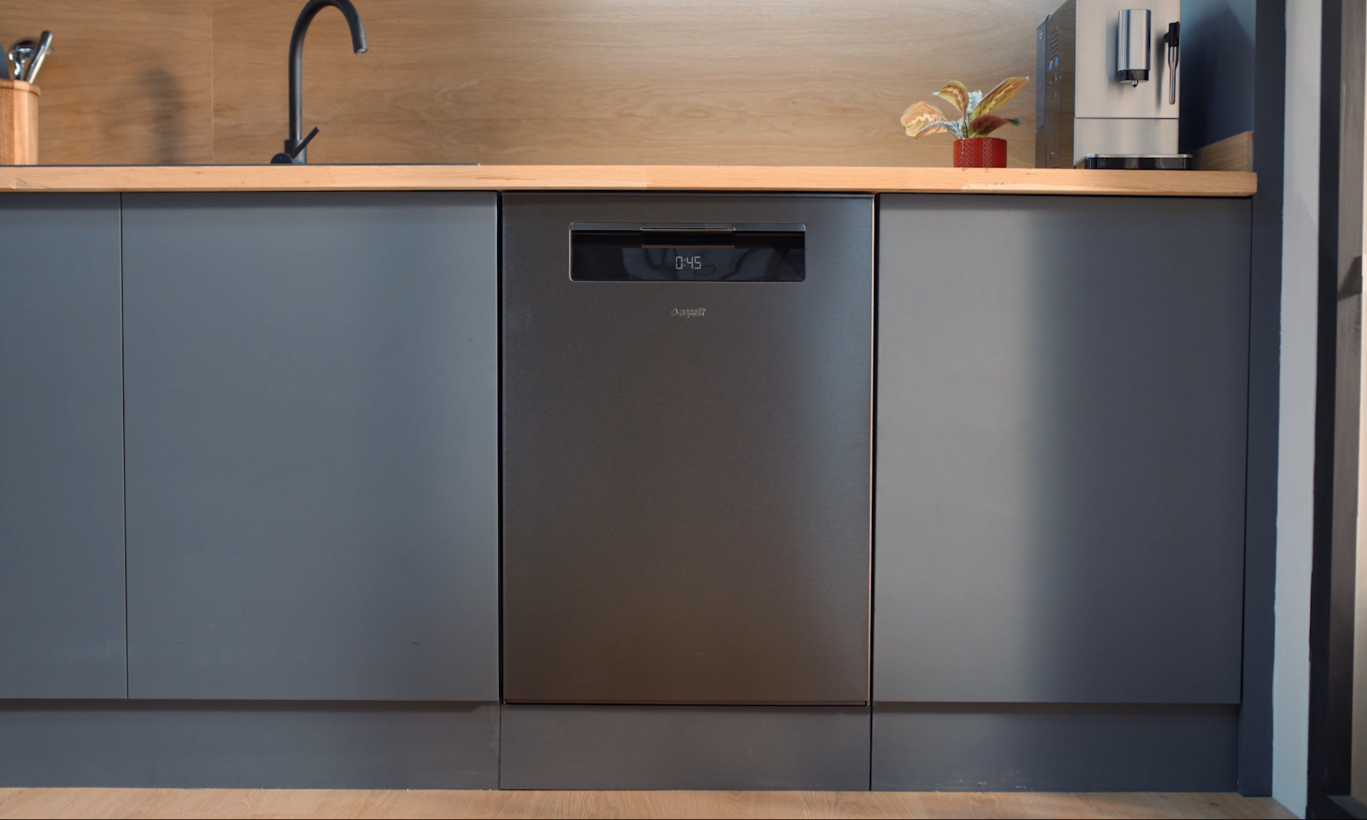 Ekstra Enerji Harcamaya Son: ABM 181 D Tezgah Altı Bulaşık Makinesi