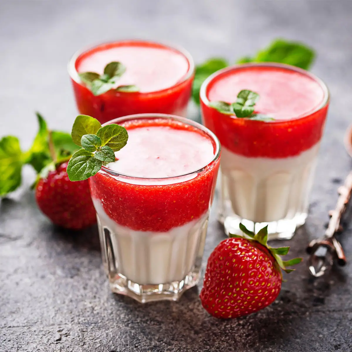 Çilekli Panna Cotta Tarifi