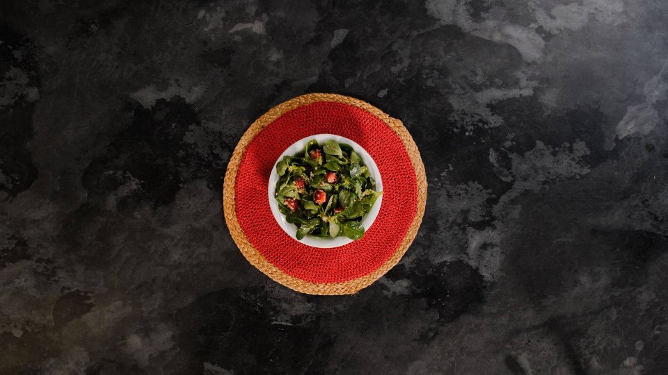 Semizotlu Ve Çilekli Kinoa Salatası Tarifi