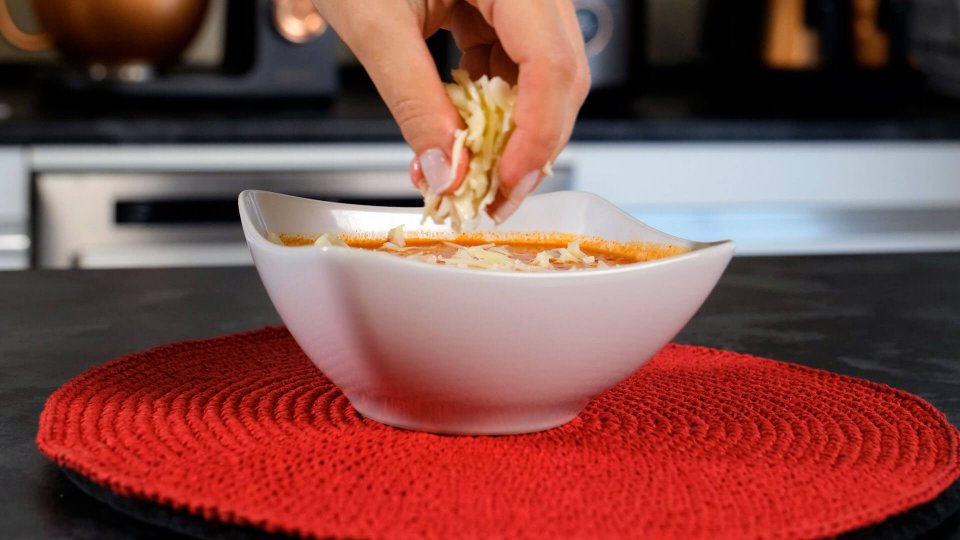 Erişteli Domates Çorbası Tarifi