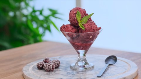 Böğürtlenli Dondurma Nasıl Yapılır?