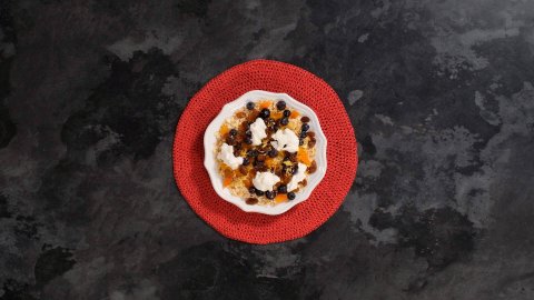 Kuru Meyveli Yoğurtlu Müsli Tarifi