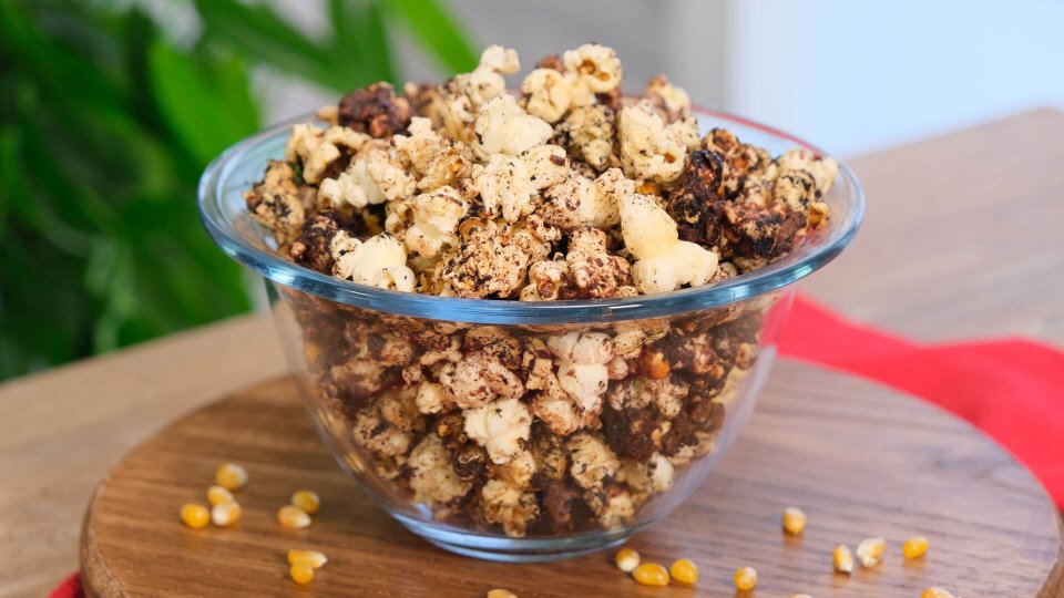 Tereyağlı ve Çikolatalı Patlamış Mısır Nasıl Yapılır?