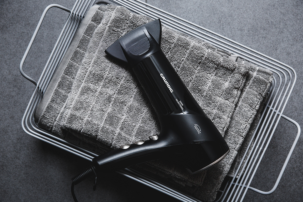 GRUNDIG HD 7582 Saç Kurutma Makinesi
