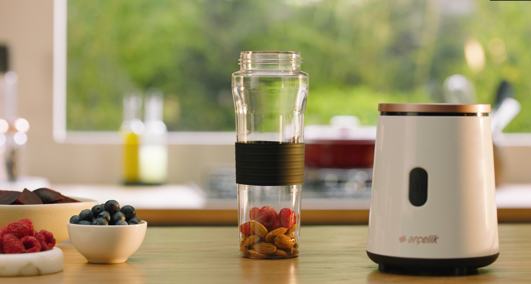 300 mL ve 600 mL kapasiteli koku yapmayan taşınabilir, sızdırmaz şişeler